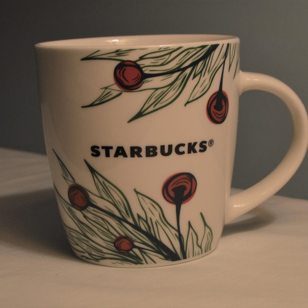 2020 Starbucks holiday 12oz mug with berries like new